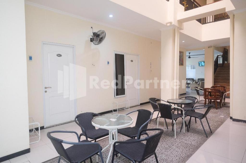 OYO 3930 Griya Loka Syariah Hotel Semarang Bagian luar foto